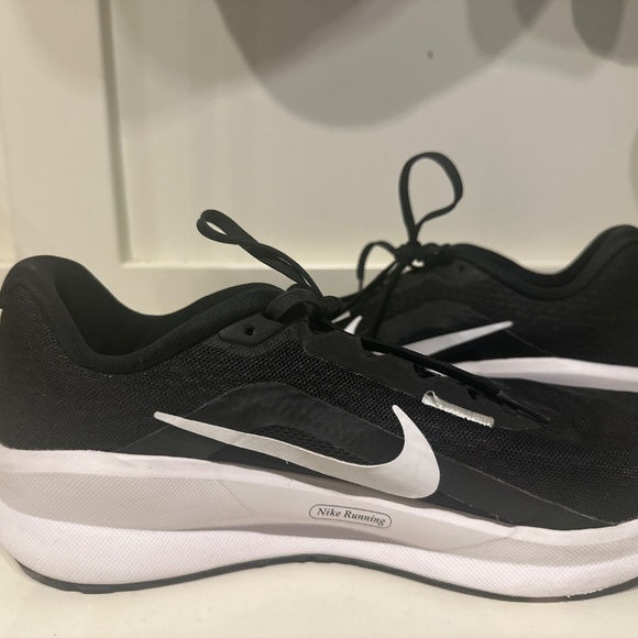 Nike Quest 6 Running Shoes - Picture 2 of 3